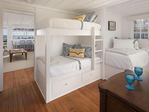 Foto: Mengintip Isi Rumah Pantai Asthon Kutcher Senilai Rp 13 M