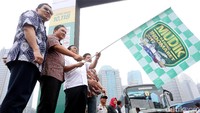 Sekretaris Daerah (Sekda) DKI Jakarta Saefullah melepas pemudik.