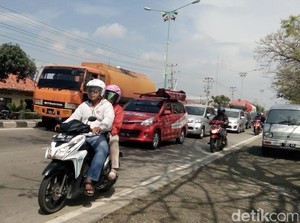 Sejumlah Ruas Jalan Pantura Demak Padat Merayap