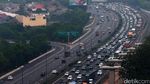 Pemudik Mampet di Tol Jakarta Cikampek