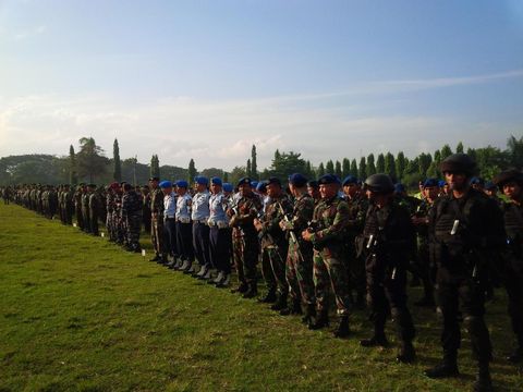 TNI-Polri apel pasukan pengamanan Obama di Bali hari ini (23/60