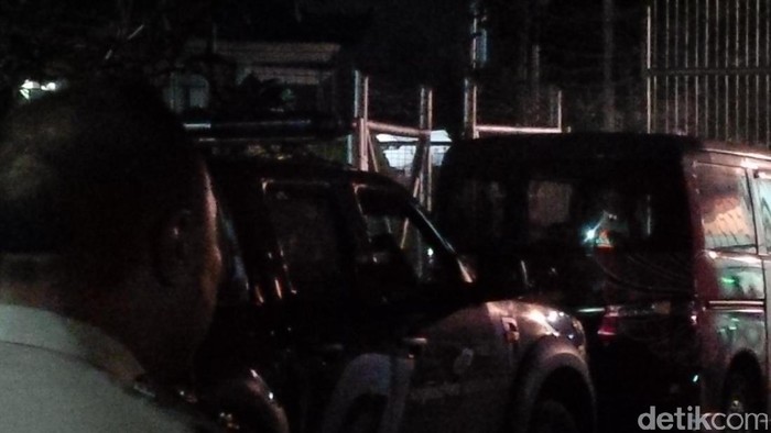 Naik Land Cruiser Hitam, Obama dan Keluarga Menuju Ubud