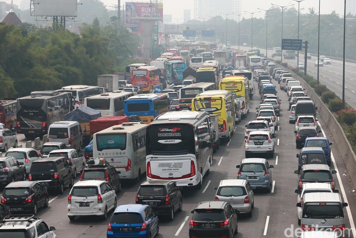 Tol Cikampek-Jakarta Padat, Contraflow Diterapkan di KM 65-KM 41