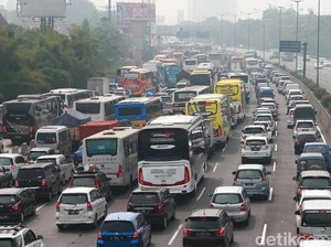 Tol Cikampek-Jakarta Padat, Contraflow Diterapkan di KM 65-KM 41