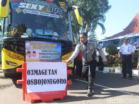 Bupati Sidoarjo berangkatkan pemudik gratis
