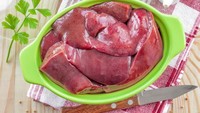Bagi Anda yang memiliki kadar haemoglobin (Hb) rendah sangat disarankan untuk mengonsumsi hati sapi, karena terdapat kandungan zat besi yang tinggi sehingga sangat membantu dalam pembentukkan sel darah merah. Foto: Thinkstock