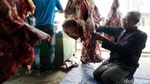 Pedagang Daging Musiman Buka Lapak di Jati Asih