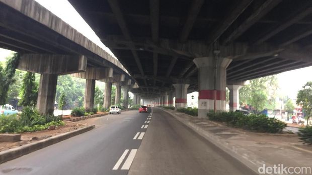 Jalan DI Panjaitan lancar dan sepi.