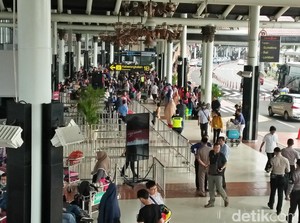 Penampakan Pemudik di Bandara Soekarno-Hatta pada H-2 Lebaran