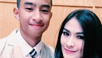 Devano Danendra dikenal sebagai putra bungsu yang murah senyum dan periang. Foto: Dok. Instagram/devdanendra