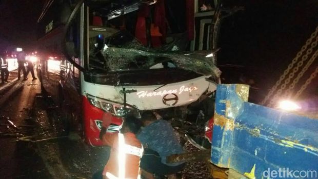 4 Mobil Terlibat Kecelakaan Beruntun di Tol Semarang-Bawen