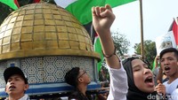 Aksi tersebut menuntut kemerdekaan Palestina dari penjajahan Israel.
