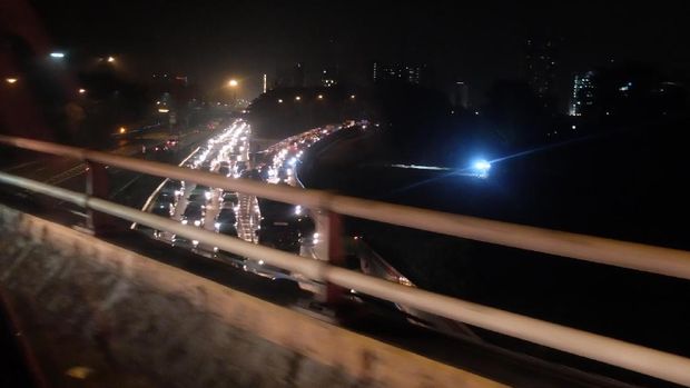 Horor macet di KM 0 Cawang ke Cikampek