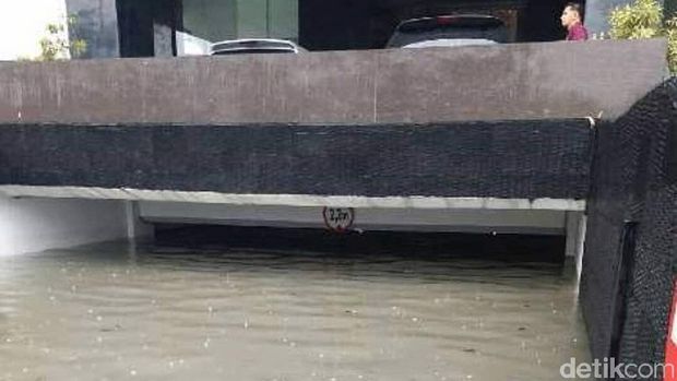 Banjir Pekanbaru, Kapolresta: 8 Mobil Terendam di Basemen Hotel
