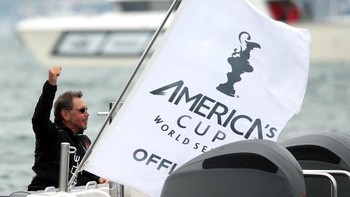 Dia juga punya tim balap layar yang dinamakan Oracle Racing dan telah memenangkan berbagai kejuaraan dunia. Foto: Getty Images