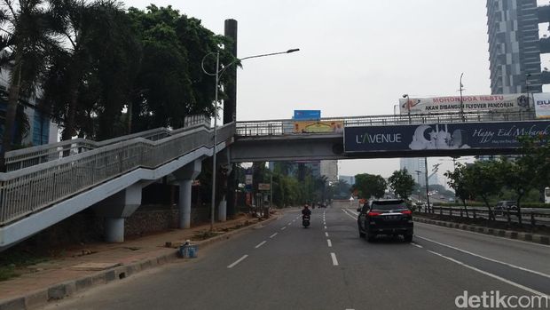 Jalan MT Haryono ke arah Pancoran lancar. 