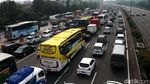 Pemudik Mampet di Tol Jakarta Cikampek