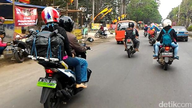 Bus dan Pemudik Bermotor Kuasai Pantura Jateng