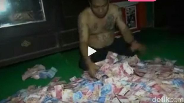 Kades Nono Aksi Tidur di Atas Uang Rp 1 M, Bagaimana Dia Kaya?