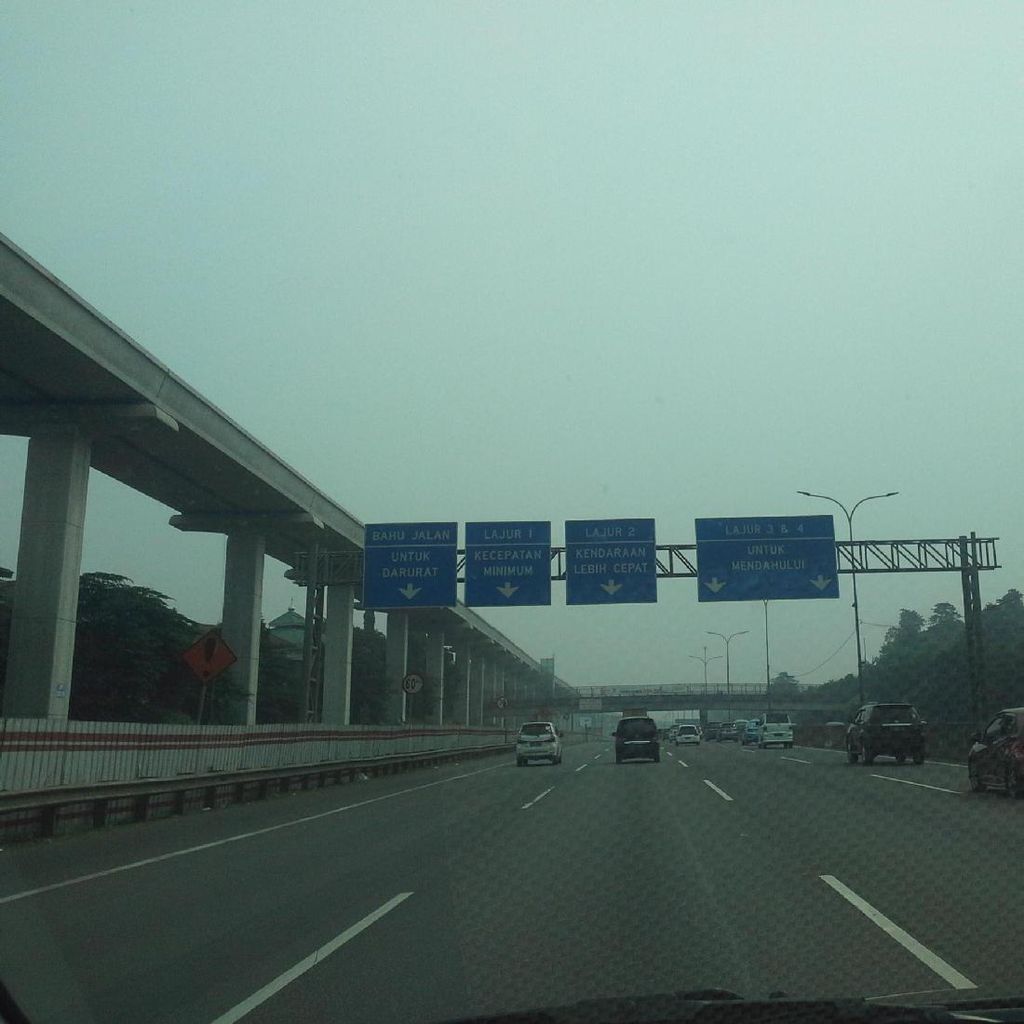 Lalin Padat, Tol Jagorawi di KM 45-46 Diberlakukan Contraflow