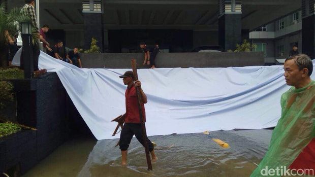 Banjir Pekanbaru, Kapolresta: 8 Mobil Terendam di Basemen Hotel