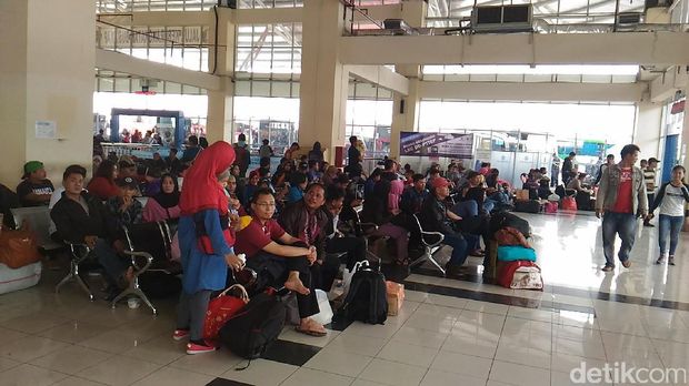 Fasilitas Mudik di Terminal Pulogebang Masih Minim 