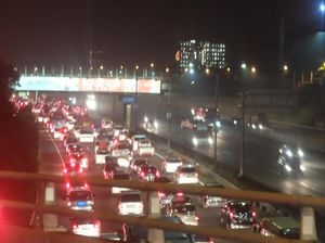 Tol Cikampek ke Jakarta: Padat di KM 62-54, Contraflow di KM 53-35