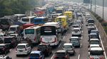 Pemudik Mampet di Tol Jakarta Cikampek