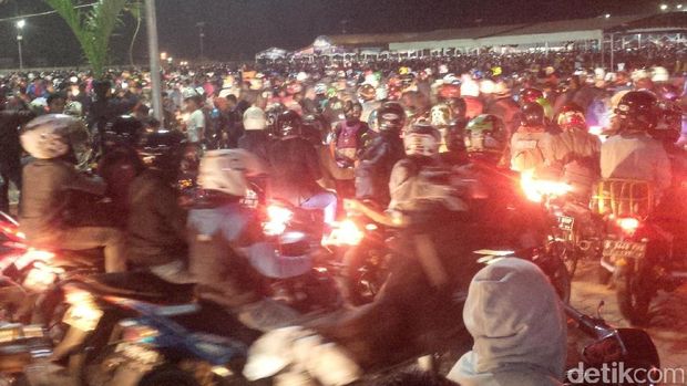 Pelabuhan Merak Padat, Pemudik Pemotor Diurai ke Semua Dermaga