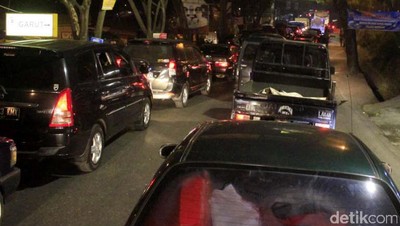 Kamis Malem Pemudik Mengular di Nagreg