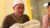 Guru Honorer yang Gemar Tolong Orang Jompo ini Dapat Berkah Umrah
