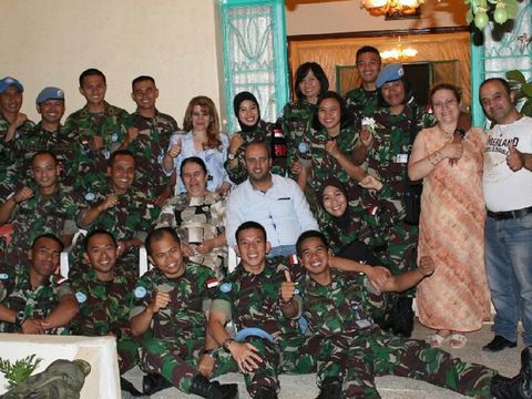 Cerita Prajurit TNI Salat di Depan Gambar Yesus