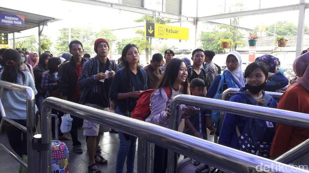 H-2 Lebaran, Pemudik di Stasiun Senen Capai 27.000 Penumpang