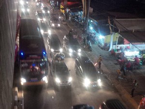 Dipadati Pemudik, Kendaraan Nyaris Tak Bergerak ke Merak