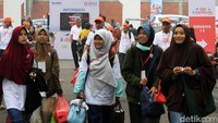 Adapun pemudik gratis BNI yang menggunakan Bus Executive AC mencapai 4.752 tiket (dengan tujuan Cirebon, Purwokerto, Semarang, Surabaya, Malang, Yogyakarta, Solo, Padang, Palembang dan Lampung).