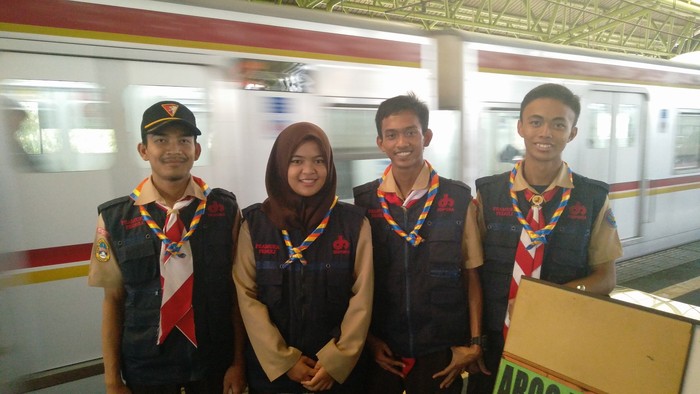 Pramuka Ikut Siaga Pengamanan Arus Mudik di Stasiun Gambir