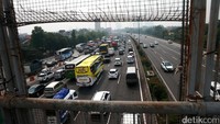 Kemacetan terjadi sejak Jumat pagi.