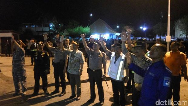 Tak Dapat Tiket, Pemudik Ke Sapeken Madura Paksa Masuk Kapal