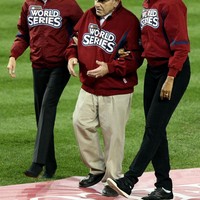 Lagi-lagi, Michelle Obama dengan sneakers hitam. (Foto: Getty Images)