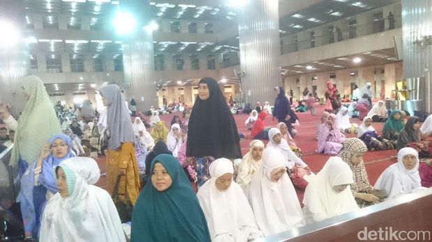 Suasana takbiran di Masjid Istiqlal.
