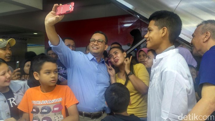 Anies Dicurhati Pedagang Tanah Abang: Penjualan Turun Pak!