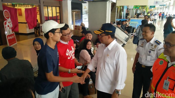 Tinjau Bandara Halim, Menhub Budi Dicurhati Penumpang
