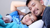 Atiqah Hasiholan dan Rio Dewanto sepakat memberi nama Salma Jihane Putri Dewanto pada sang anak. (dok.pribadi)
