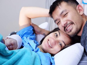 Putri Pertama, Rio Dewanto Pakai Jasa Pengasuh