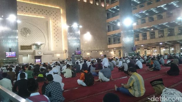 Suasana takbiran di Masjid Istiqlal.