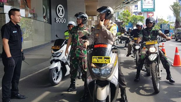 Amankan Lebaran di Surabaya, Polri dan TNI Patroli Bersama 