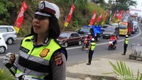 Guna meyakinkan masyarakat, proses pengambilan gambar berada di area tinggi dengan latar antrean kendaraan melintas turunan Nagreg.