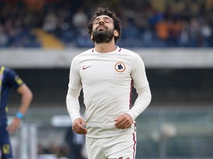 Izin Kerja Belum Keluar, Debut Salah di Liverpool Tertunda