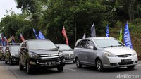 Data yang dihimpun dari Pos Induk Dishub Kabupaten Bandung, hingga siang ini tercatat sekitar 63.583 kendaraan melintasi jalur Selatan Nagreg dari pukul 00.00-08.00 WIB.
