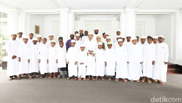150 Anak Yatim Asal Papua Temui Wapres JK 